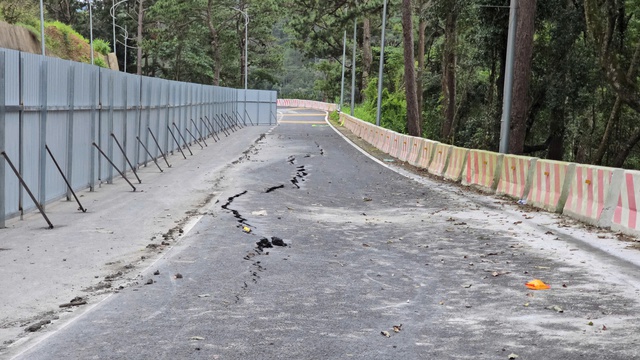 Đèo Prenn Đà Lạt sau hơn 1 năm nâng cấp bị sụt lún nghiêm trọng- Ảnh 4. Đèo Prenn Đà Lạt sau hơn 1 năm nâng cấp bị sụt lún nghiêm trọng- Ảnh 4.