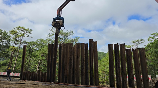 Đèo Prenn Đà Lạt sau hơn 1 năm nâng cấp bị sụt lún nghiêm trọng- Ảnh 6. Đèo Prenn Đà Lạt sau hơn 1 năm nâng cấp bị sụt lún nghiêm trọng- Ảnh 6.