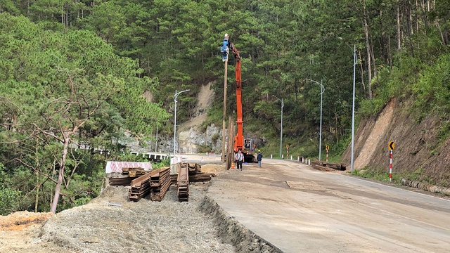 13 giờ ng&agrave;y 25.11 th&ocirc;ng đ&egrave;o Prenn sau 8 ng&agrave;y tạm dừng v&igrave; sạt lở- Ảnh 3.