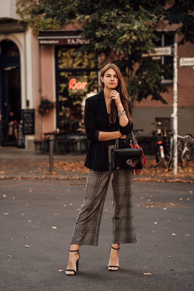 Chiếc quần kẻ ca rô khiến mọi cô gái trông 'đắt giá' hơn ngay lập tức- Ảnh 5.