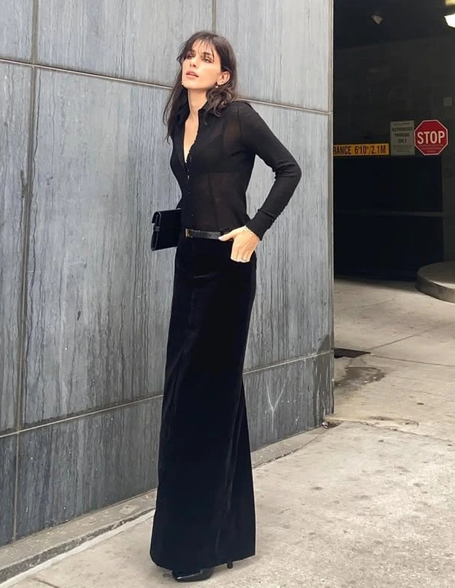 Chân váy nhung đẹp từ công sở đến tiệc tối- Ảnh 3. Chân váy nhung đẹp từ công sở đến tiệc tối- Ảnh 3.