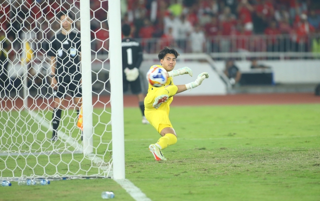 Thủ môn U.23 Thái Lan cầu cứu vì lũ lụt nghiêm trọng: ‘Cha mẹ tôi bị mắc kẹt, mất liên lạc…’- Ảnh 1. Thủ môn U.23 Thái Lan cầu cứu vì lũ lụt nghiêm trọng: ‘Cha mẹ tôi bị mắc kẹt, mất liên lạc…’- Ảnh 1.