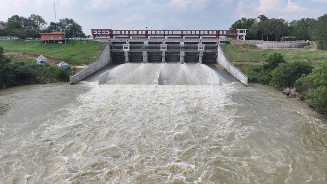 Hồ Dầu Tiếng xả tr&agrave;n lần 8, t&aacute;c động g&igrave; đến hạ du?- Ảnh 1.