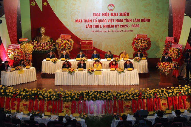 B&agrave; Phạm Thị Ph&uacute;c tiếp tục giữ chức Chủ tịch Ủy ban MTTQ Việt Nam tỉnh L&acirc;m Đồng- Ảnh 1.