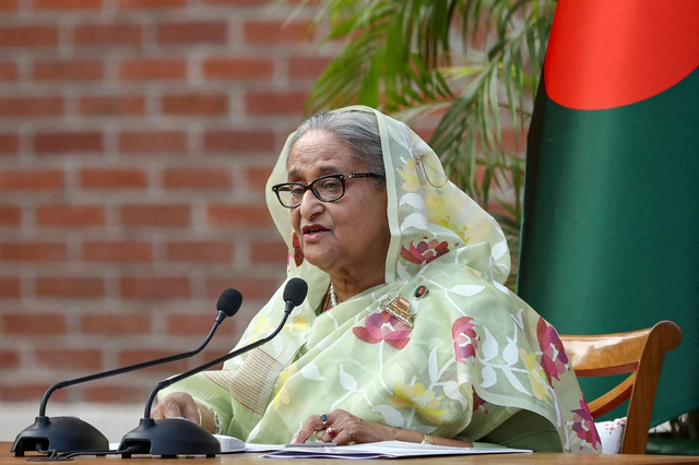 Bangladesh thu giữ 10 kg vàng trong tủ bí mật của cựu Thủ tướng Sheikh Hasina - Ảnh 1.