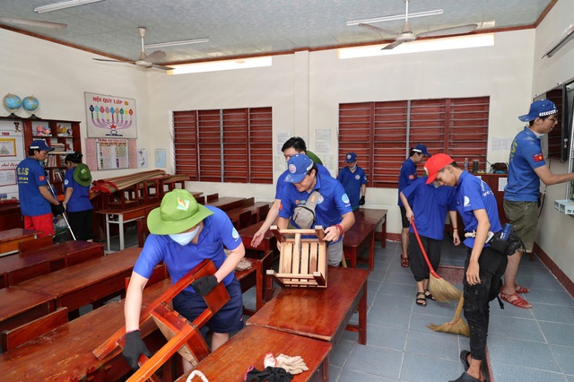 H&agrave;nh tr&igrave;nh 5.000 phần qu&agrave; v&agrave; những tr&aacute;i tim đồng cảm- Ảnh 2.