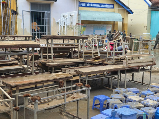 Báo Người Lao Động phát động chương trình Triệu tập vở cho học sinh vùng bị thiên tai- Ảnh 7. Báo Người Lao Động phát động chương trình Triệu tập vở cho học sinh vùng bị thiên tai- Ảnh 7.