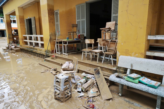 Báo Người Lao Động phát động chương trình Triệu tập vở cho học sinh vùng bị thiên tai- Ảnh 3. Báo Người Lao Động phát động chương trình Triệu tập vở cho học sinh vùng bị thiên tai- Ảnh 3.