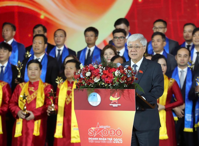 Trao Giải thưởng Sao Đỏ cho 10 doanh nhân có doanh nghiệp doanh thu nghìn tỉ- Ảnh 4.