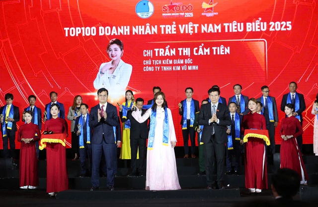 Trao Giải thưởng Sao Đỏ cho 10 doanh nhân có doanh nghiệp doanh thu nghìn tỉ- Ảnh 2.