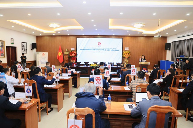VPF doanh thu khấm kh&aacute;, t&agrave;i ch&iacute;nh ổn định: C&aacute;c CLB được th&ecirc;m tiền, b&oacute;ng đ&aacute; Việt Nam phấn khởi- Ảnh 3.