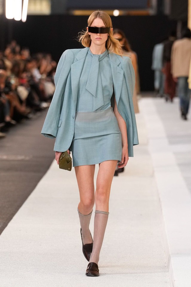 Công thức phối đồ 'hack' tuổi, trẻ trung được ứng dụng nhiều nhất - Ảnh 1.