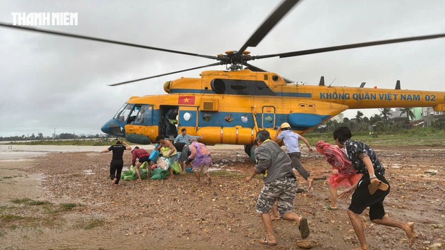 Bộ Quốc ph&ograve;ng chỉ đạo sẵn s&agrave;ng bay cứu hộ ứng ph&oacute; với b&atilde;o số 15 (b&atilde;o Koto)- Ảnh 1.