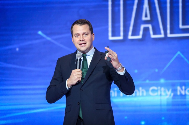 Nh&agrave; s&aacute;ng lập Robotics khuy&ecirc;n giới trẻ: 'H&atilde;y học tiếng Anh v&agrave; học thật giỏi'- Ảnh 4.