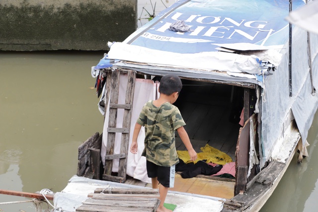 Người sống tr&ecirc;n ghe, thuyền v&agrave; 'khoảng trống' ph&aacute;p l&yacute;- Ảnh 2.