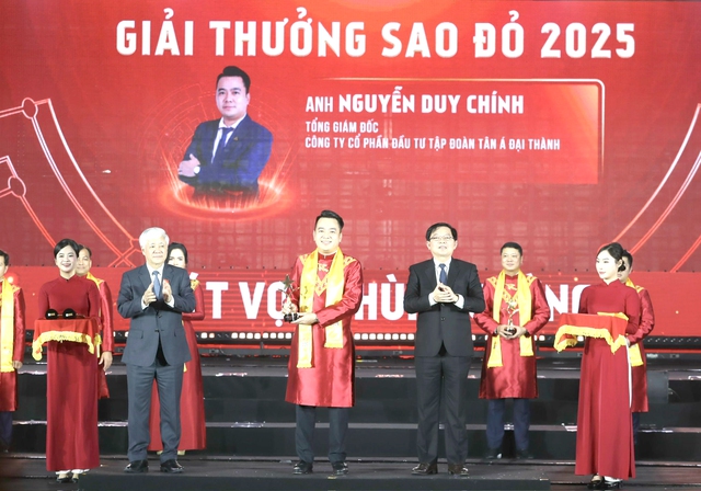 Trao giải thưởng Sao Đỏ cho 10 doanh nh&acirc;n trẻ xuất sắc- Ảnh 1.