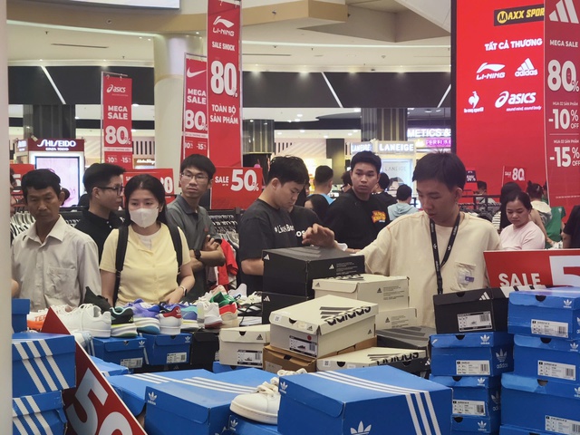 Người trẻ thất vọng với Black Friday v&igrave; l&yacute; do n&agrave;y...  - Ảnh 1.