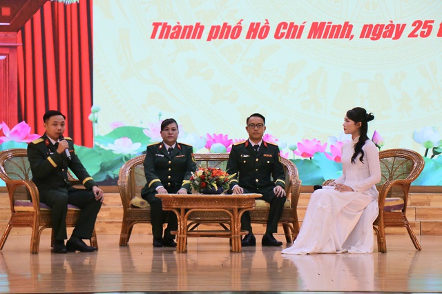 Quân khu 7 tuyên dương các điển hình tiên tiến lan tỏa khát vọng cống hiến- Ảnh 1. Quân khu 7 tuyên dương các điển hình tiên tiến lan tỏa khát vọng cống hiến- Ảnh 1.