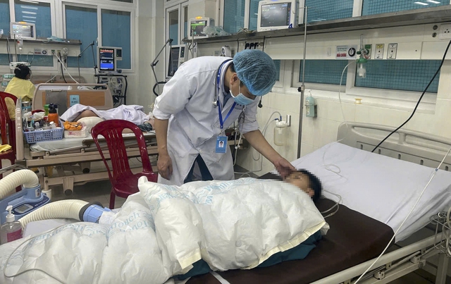 Quảng Ngãi: Người đàn ông ôm hai cháu bé nhảy cầu Trường Xuân, một bé tử vong- Ảnh 1. Quảng Ngãi: Người đàn ông ôm hai cháu bé nhảy cầu Trường Xuân, một bé tử vong- Ảnh 1.