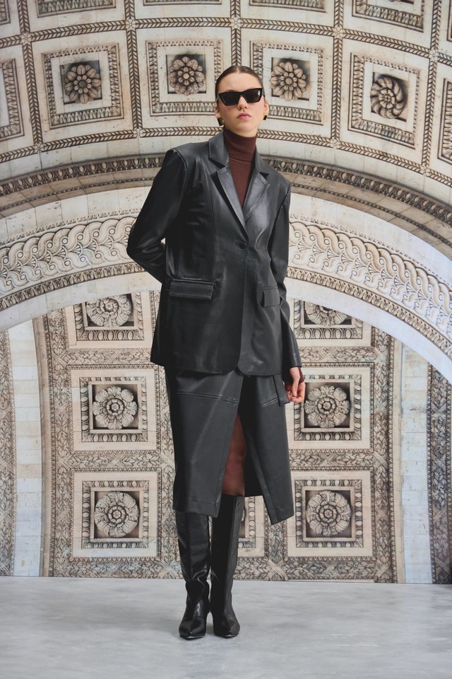 Những chiếc áo cổ lọ mỏng manh nhưng cực tinh tế và ấm áp  - Ảnh 1.