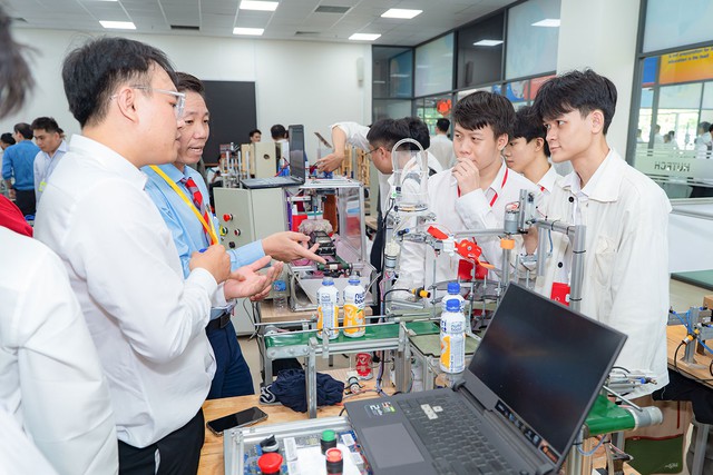 Những sản phẩm phục vụ cộng đồng xuất ph&aacute;t từ giảng đường- Ảnh 2.