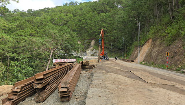 Sạt lở Đ&agrave; Lạt: T&igrave;nh h&igrave;nh giao th&ocirc;ng v&agrave; giải ph&aacute;p an to&agrave;n cho phố ng&agrave;n hoa - Ảnh 6.