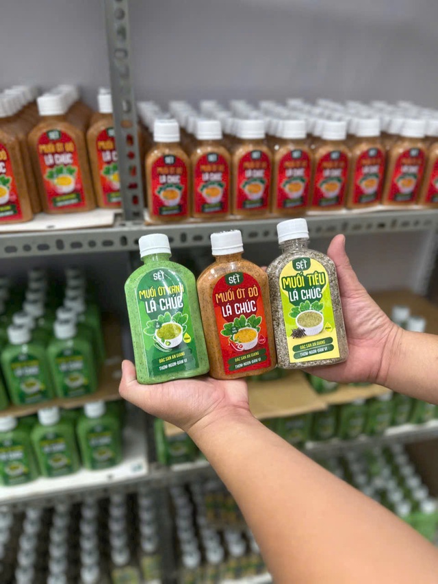 Khởi nghiệp với lá chúc, chàng trai miền Tây thu nhập hơn 20 triệu đồng/tháng- Ảnh 3. Khởi nghiệp với lá chúc, chàng trai miền Tây thu nhập hơn 20 triệu đồng/tháng - Ảnh 3.