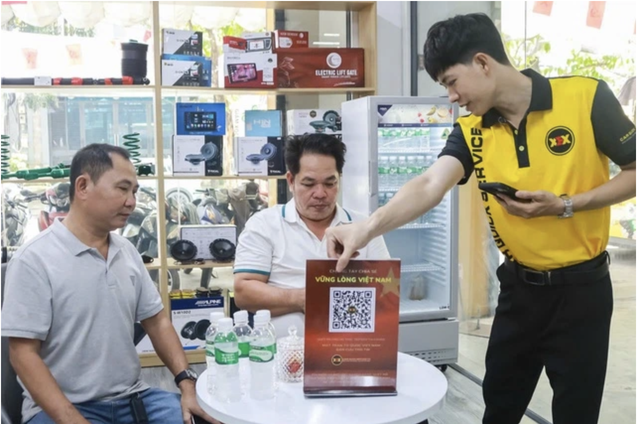 TP.HCM: Khách sửa xe bất ngờ khi toàn bộ tiền công được quyên góp cho vùng lũ- Ảnh 3. TP.HCM: Khách sửa xe bất ngờ khi toàn bộ tiền công được quyên góp cho vùng lũ- Ảnh 3.