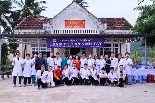 Giám đốc Sở Y tế Đồng Nai kể nghĩa tình đến vùng lũ Đắk Lắk- Ảnh 2. Giám đốc Sở Y tế Đồng Nai kể nghĩa tình đến vùng lũ Đắk Lắk- Ảnh 2.