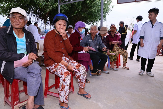 Giám đốc Sở Y tế Đồng Nai kể nghĩa tình đến vùng lũ Đắk Lắk- Ảnh 11. Giám đốc Sở Y tế Đồng Nai kể nghĩa tình đến vùng lũ Đắk Lắk- Ảnh 11.