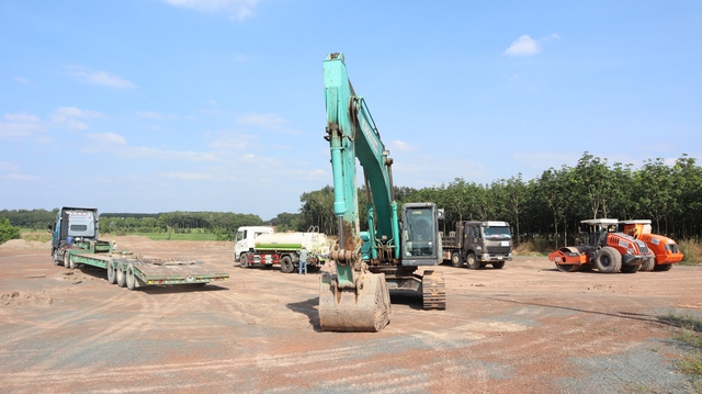 V&igrave; sao cao tốc Gia Nghĩa - Chơn Th&agrave;nh thi c&ocirc;ng cầm chừng?- Ảnh 2.