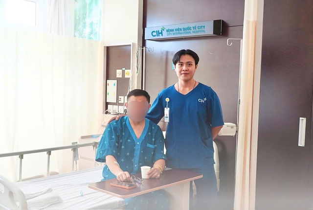 Đang làm việc thì chóng mặt, nửa người tê cứng, đột quỵ - Ảnh 1.