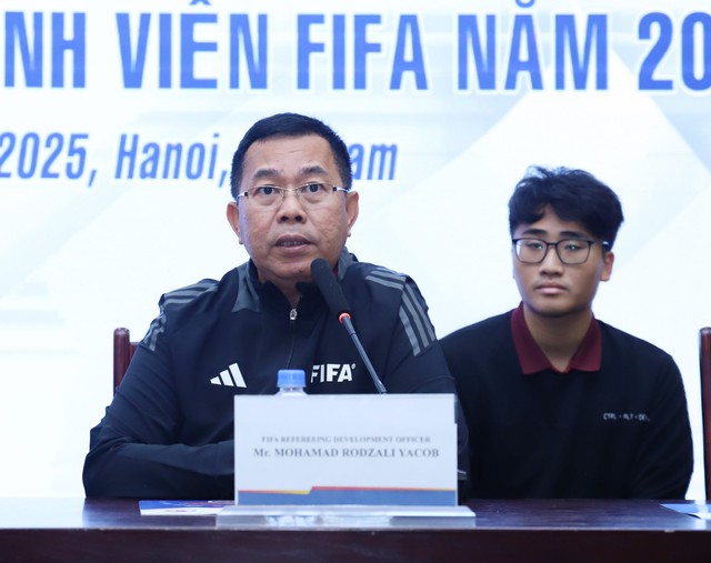 FIFA cử chuy&ecirc;n gia xịn s&aacute;t c&aacute;nh c&ugrave;ng VFF: Việt Nam c&oacute; th&ecirc;m 'vua &aacute;o đen' ở giải quốc tế- Ảnh 1.