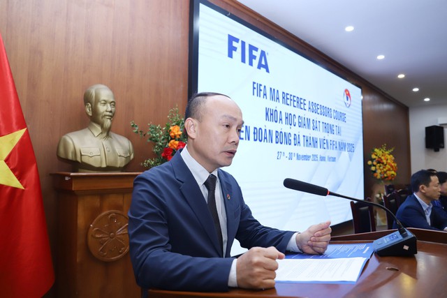 FIFA cử chuy&ecirc;n gia xịn s&aacute;t c&aacute;nh c&ugrave;ng VFF: Việt Nam c&oacute; th&ecirc;m 'vua &aacute;o đen' ở giải quốc tế- Ảnh 3.