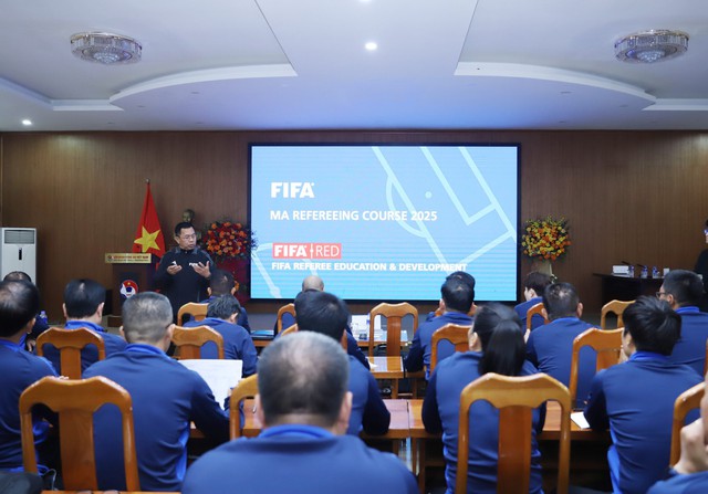 FIFA cử chuy&ecirc;n gia xịn s&aacute;t c&aacute;nh c&ugrave;ng VFF: Việt Nam c&oacute; th&ecirc;m 'vua &aacute;o đen' ở giải quốc tế- Ảnh 2.