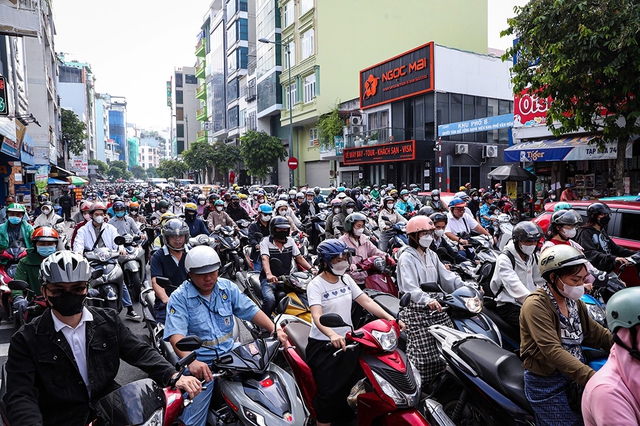 TP.HCM lại 'n&oacute;ng' chuyện kẹt xe- Ảnh 1.
