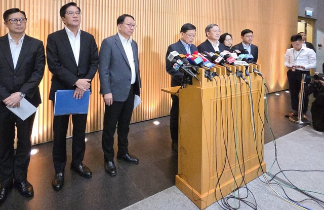 Thảm kịch cháy chung cư Hồng Kông: cứu sống thêm hàng chục người, đã kiểm soát cháy- Ảnh 2.