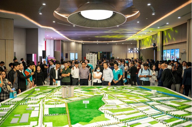 Happy One Mori ra mắt tổ hợp nhà mẫu hút gần 1.500 khách tham dự - Ảnh 2.