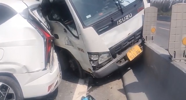 6 ô tô tông liên hoàn trên cao tốc TP.HCM - Trung Lương - Ảnh 2.