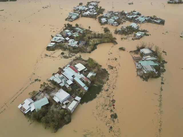 B&atilde;o lũ li&ecirc;n tiếp g&acirc;y thiệt hại 11.600 tỉ, Gia Lai c&ocirc;ng bố t&igrave;nh huống khẩn cấp- Ảnh 2.
