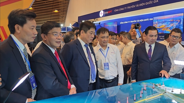 Triển l&atilde;m c&ocirc;ng nghệ quy m&ocirc; lớn nhất từ trước đến nay của ng&agrave;nh điện Việt Nam- Ảnh 4.
