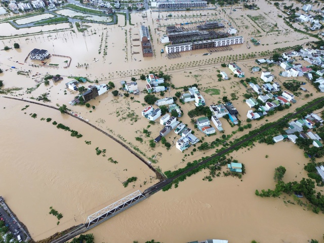Ứng ph&oacute; b&atilde;o số 15: Kh&aacute;nh H&ograve;a ra lệnh khẩn, cấm biển từ 7 giờ ng&agrave;y 28.11- Ảnh 2.