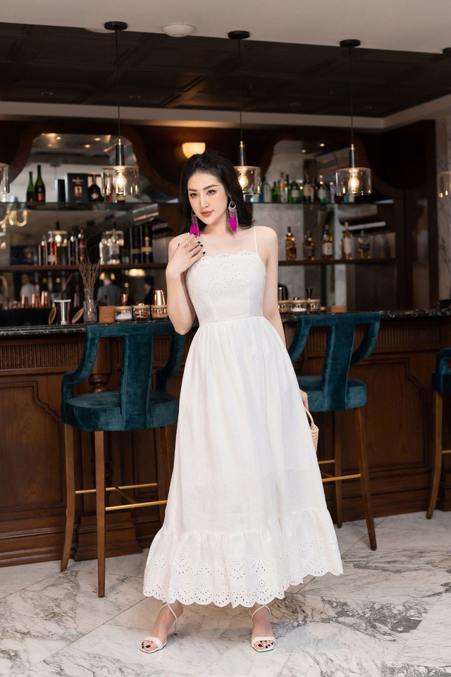 Trang phục đục lỗ nhỏ tạo vẻ ngoài độc đáo, khác biệt cho nàng