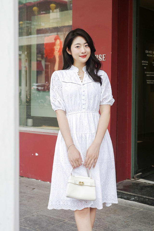 Trang phục đục lỗ nhỏ tạo vẻ ngoài độc đáo, khác biệt cho nàng- Ảnh 3. Trang phục đục lỗ nhỏ tạo vẻ ngoài độc đáo, khác biệt cho nàng- Ảnh 3.