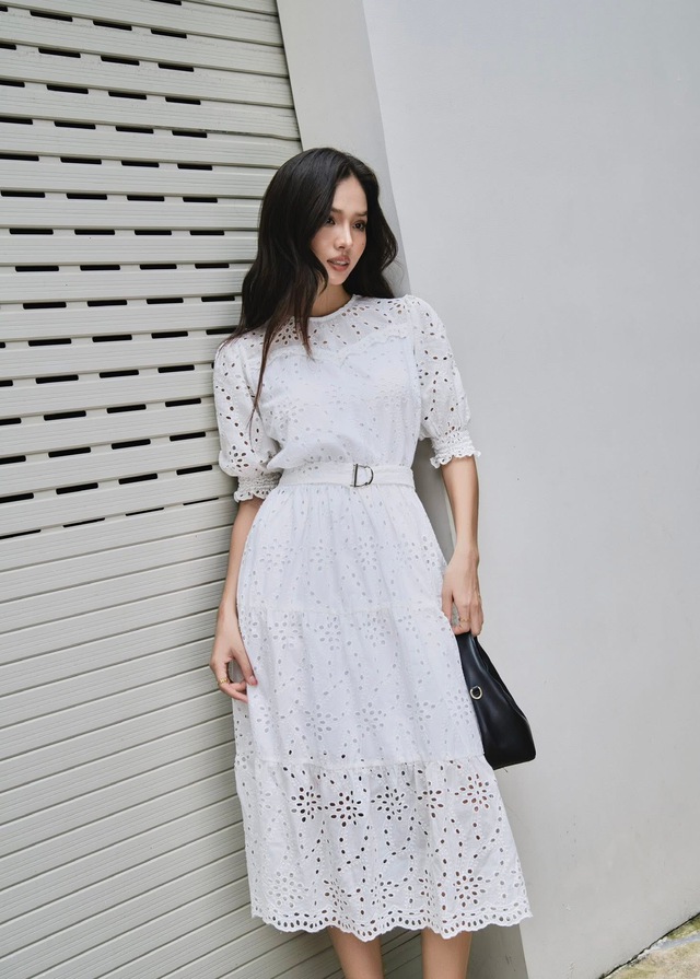 Trang phục đục lỗ nhỏ tạo vẻ ngoài độc đáo, khác biệt cho nàng- Ảnh 4. Trang phục đục lỗ nhỏ tạo vẻ ngoài độc đáo, khác biệt cho nàng- Ảnh 4.