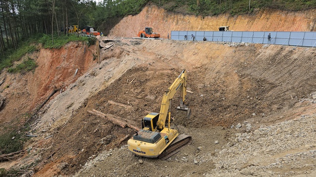 Gấp r&uacute;t phục hồi c&aacute;c tuyến đường sau mưa b&atilde;o - Ảnh 7.