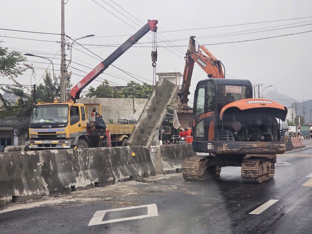 Gấp r&uacute;t phục hồi c&aacute;c tuyến đường sau mưa b&atilde;o - Ảnh 3.