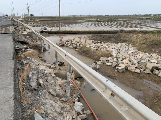 Gấp r&uacute;t phục hồi c&aacute;c tuyến đường sau mưa b&atilde;o - Ảnh 4.