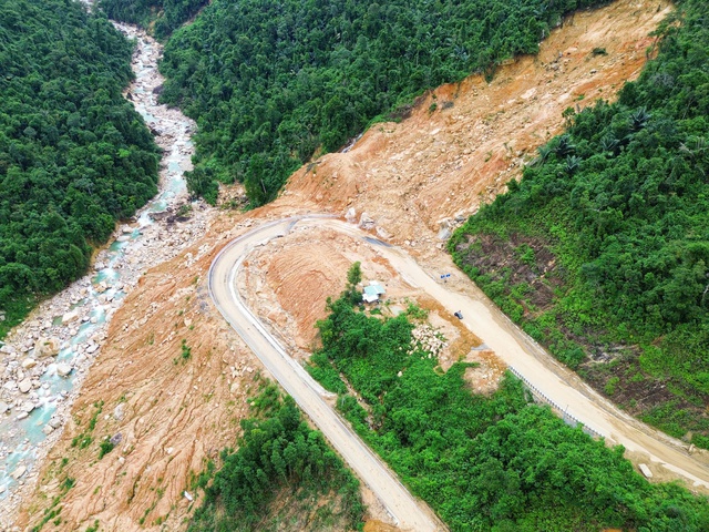 Gấp r&uacute;t phục hồi c&aacute;c tuyến đường sau mưa b&atilde;o - Ảnh 5.