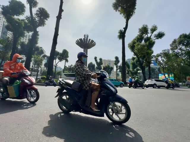 Thời tiết TP.HCM v&agrave; Nam bộ tuần n&agrave;y c&oacute; mưa gi&ocirc;ng, triều cường quay trở lại - Ảnh 1.